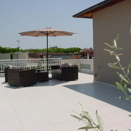 Harisis Apartment *